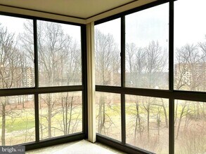 3310 N Leisure World Blvd in Silver Spring, MD - Building Photo - Building Photo