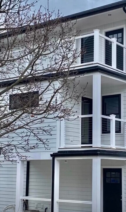 35 Hunnewell Ave, Unit #1 in Boston, MA - Foto de edificio