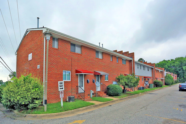 Pembroke Pines Apartments in Hampton, VA - Building Photo - Building Photo