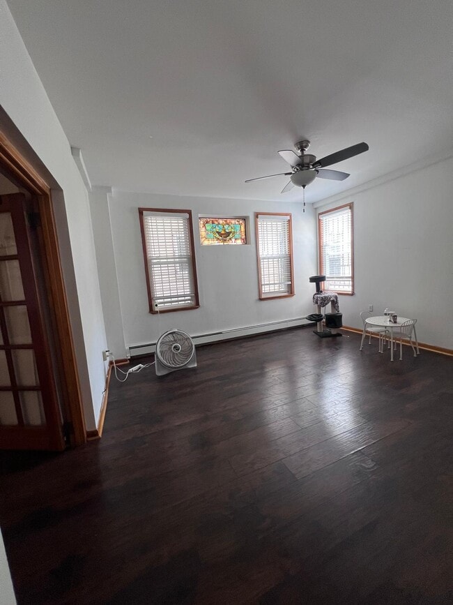 4830 91st Pl in Elmhurst, NY - Foto de edificio - Building Photo