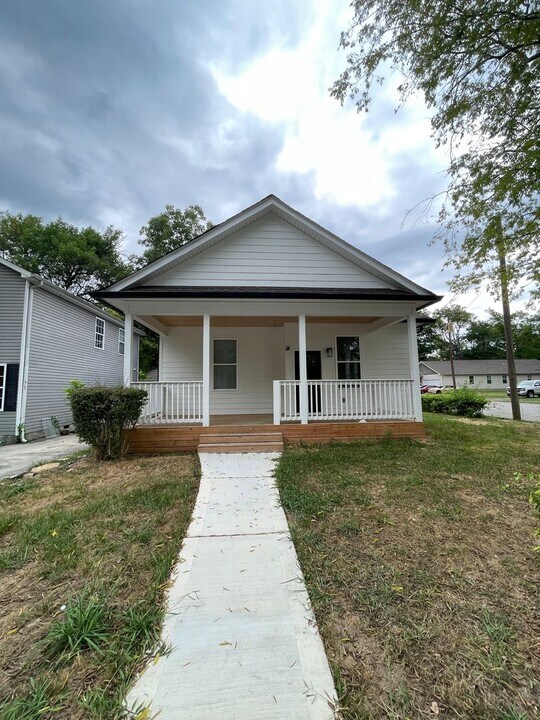 501 S Lyerly St in Chattanooga, TN - Building Photo