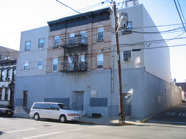 809-813 West St in Union City, NJ - Building Photo - Building Photo