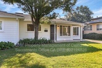 3844-3844 Arden Wy in Sacramento, CA - Building Photo - Building Photo