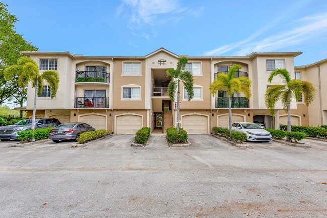 400 Crestwood Ct N in Royal Palm Beach, FL - Building Photo - Building Photo