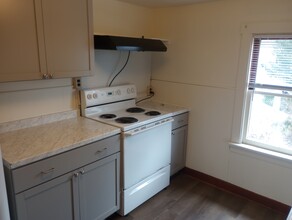 322 S Main St, Unit #3 in Pleasant Gap, PA - Building Photo - Building Photo