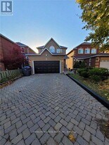 34 Castlehill Rd in Brampton, ON - Building Photo