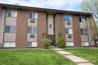 12121 W Nevada Dr in Lakewood, CO - Building Photo - Building Photo