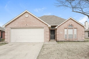 907 Alpine St in Forney, TX - Building Photo