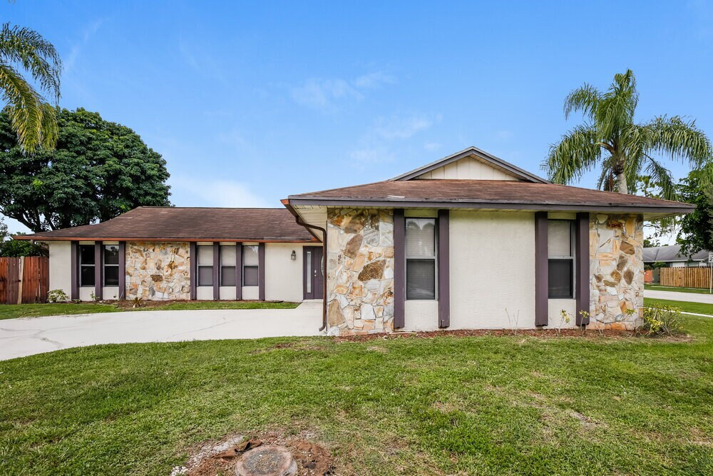 254 Ponce De Leon St in Royal Palm Beach, FL - Building Photo
