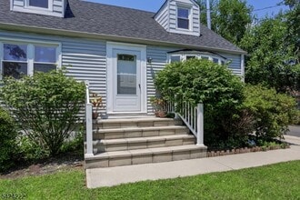 85 Hollywood Ave in Franklin Township, NJ - Building Photo - Building Photo