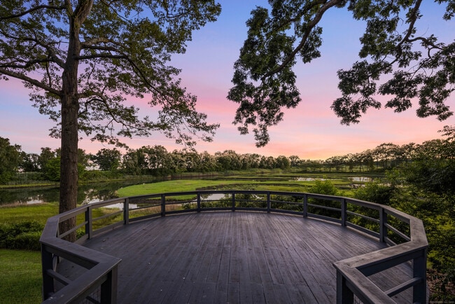 11 Beachside Common in Westport, CT - Building Photo - Building Photo