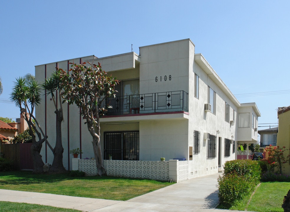 6108 Alcott St in Los Angeles, CA - Foto de edificio