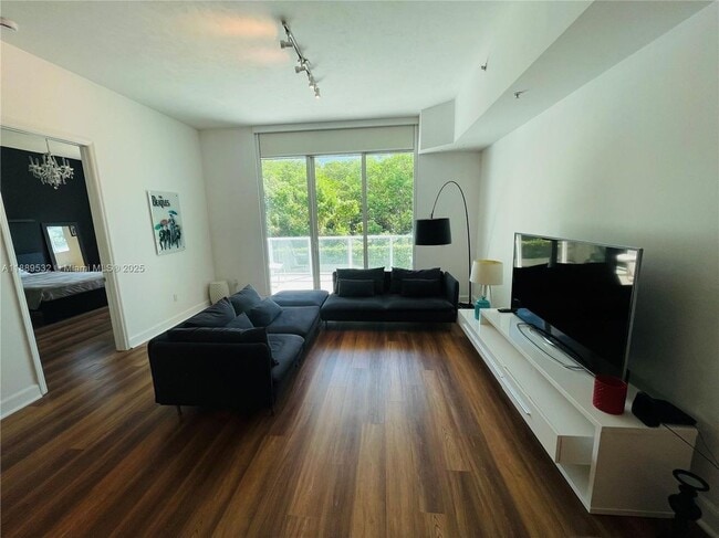 15051 Royal Oaks Ln in North Miami, FL - Building Photo - Building Photo