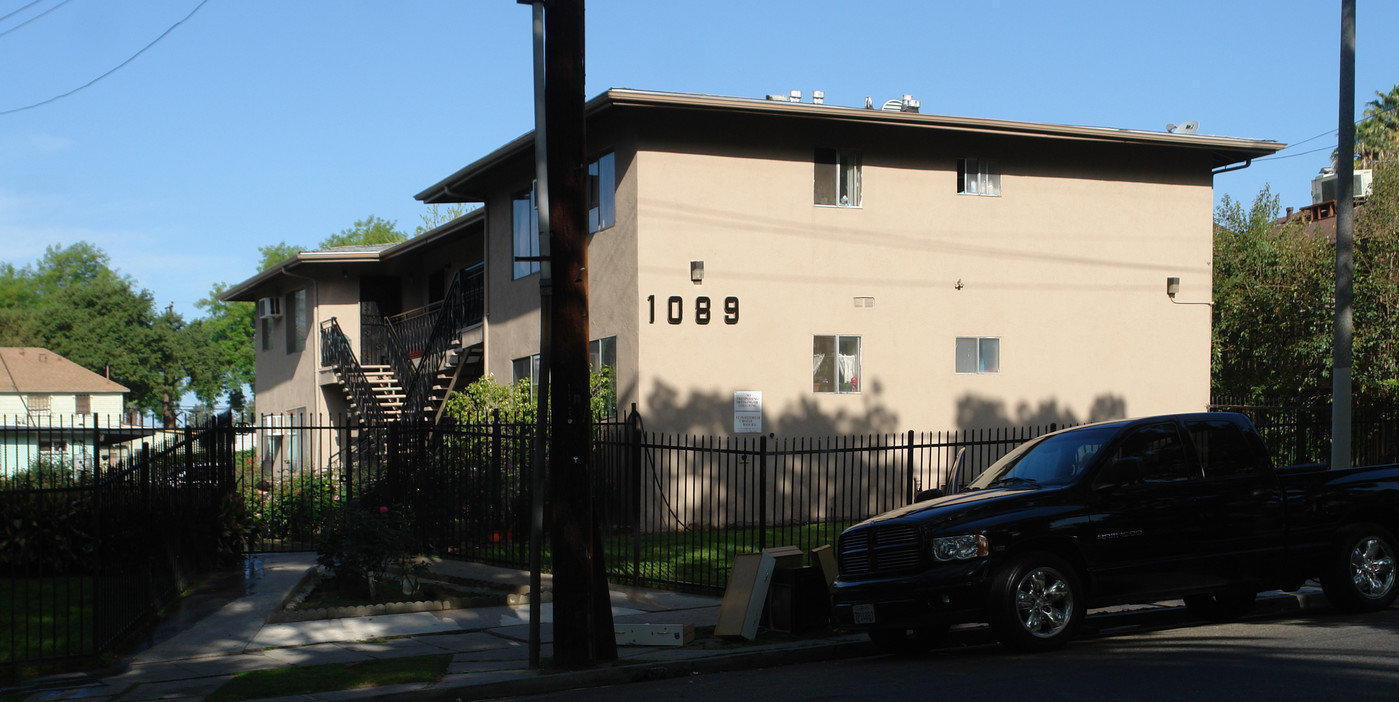 1089 Summit Ave in Pasadena, CA - Building Photo