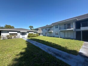 2220 NW 58th Ter, Unit Unit# 4 in Lauderhill, FL - Foto de edificio - Building Photo