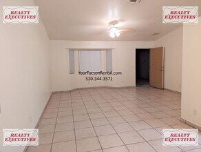 1960 W Greenleaf Dr in Tucson, AZ - Building Photo - Building Photo