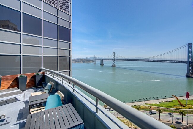 Towers at Rincon in San Francisco, CA - Foto de edificio - Building Photo