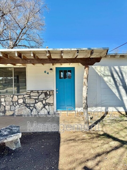 64 E 32nd St in San Angelo, TX - Building Photo