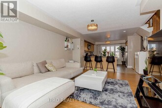 60-60 Fairwood Cir in Brampton, ON - Building Photo - Building Photo