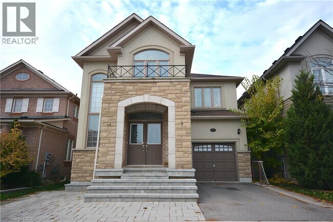 2105 Falling Green Dr in Oakville, ON - Building Photo - Building Photo