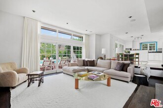 10216 Cielo Dr in Beverly Hills, CA - Building Photo - Building Photo