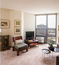 Grace Street Towers in Chicago, IL - Building Photo - Interior Photo