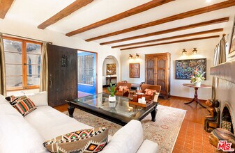 1169 Hi Point St in Los Angeles, CA - Building Photo - Building Photo