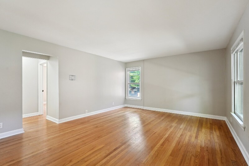 826 E Henry Clay St in Whitefish Bay, WI - Building Photo