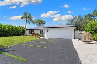 181 Mentor Dr in Naples, FL - Building Photo
