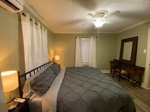 203 Cirus St in Franklin, LA - Foto de edificio - Building Photo