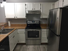 8111 W Wacker Rd-Unit -11 in Peoria, AZ - Building Photo - Building Photo