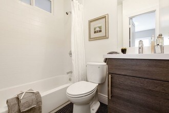 139-145 Dore St in San Francisco, CA - Foto de edificio - Interior Photo