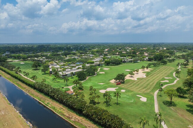 Stratford at Hunters Run Condominiums in Boynton Beach, FL - Building Photo - Building Photo