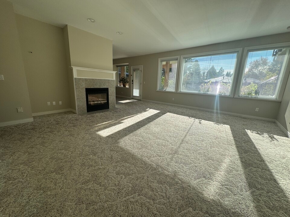 20920 115 Av in Maple Ridge, BC - Building Photo