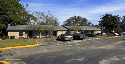 Moss Creek Apartments in Wewahitchka, FL - Foto de edificio - Building Photo