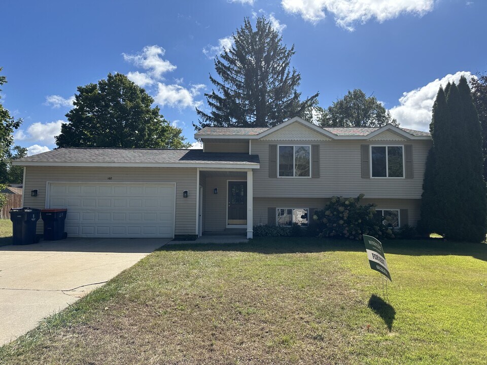 168 E 39th St in Holland, MI - Building Photo