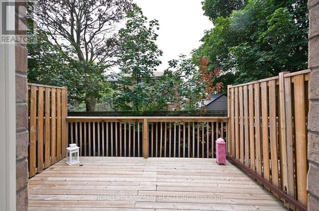 5 Eaton Park Ln in Toronto, ON - Building Photo - Building Photo