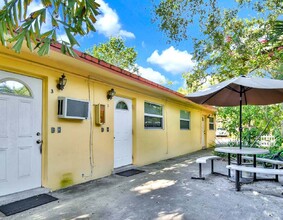 1020 SW 15th Ter in Fort Lauderdale, FL - Building Photo - Building Photo