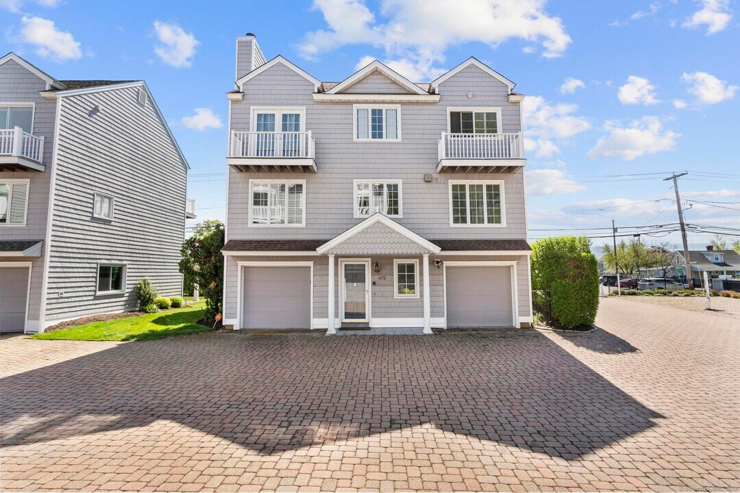 672 Fairfield Beach Rd in Fairfield, CT - Building Photo