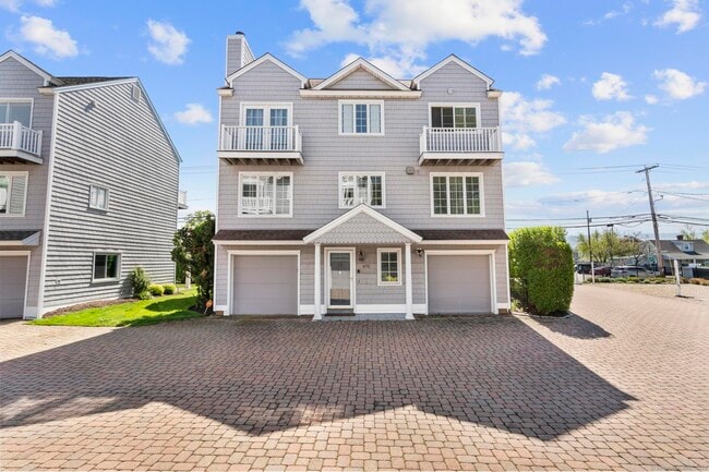 property at 672 Fairfield Beach Rd