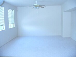 2220 Yarnell Way in Elk Grove, CA - Building Photo - Building Photo