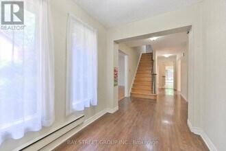 33 Kilchurn Castle Dr in Toronto, ON - Building Photo - Building Photo