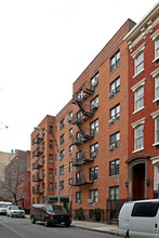 305 W 18th St in New York, NY - Foto de edificio - Building Photo