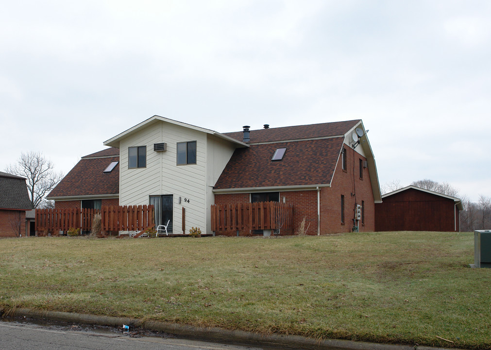 94 Carter Cir in Youngstown, OH - Building Photo