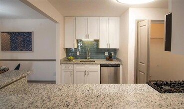 3900 Paces Walk SE, Unit 109 in Atlanta, GA - Building Photo - Building Photo