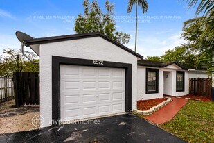 6572 NW 197th Ln in Hialeah, FL - Building Photo