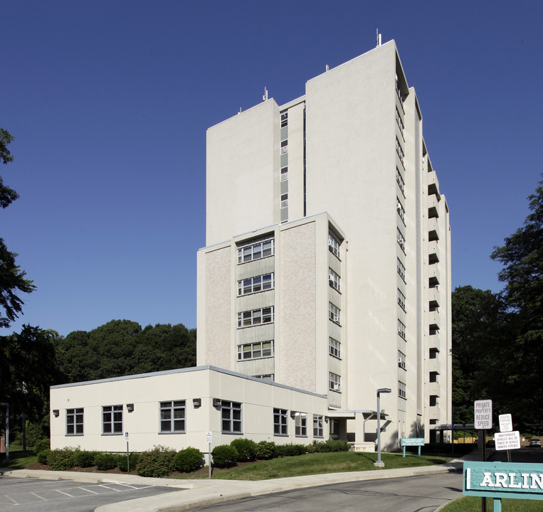 Arlington Manor in Cranston, RI - Building Photo