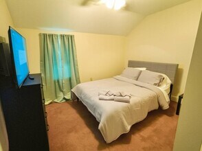 724 Church St in Hawley, PA - Building Photo - Building Photo