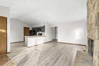 1800 Weather Stone Ln in Columbus, OH - Building Photo - Building Photo