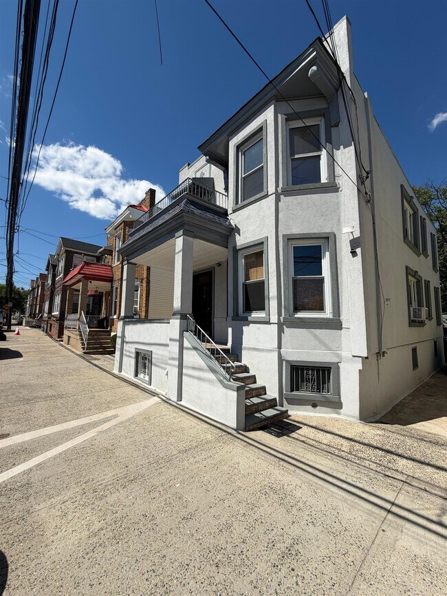 214 72nd St in North Bergen, NJ - Building Photo - Building Photo